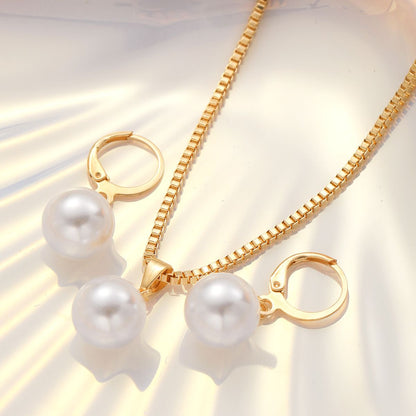 3-Piece Set of New Pendant Jewelry Necklace with Elegant Design Light Luxury Imitation Pearl Earrings Necklace Set