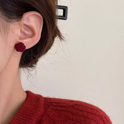 Vintage velvet rose earrings, artistic French wine red, high-end, fairy like, beautiful and niche ear accessories