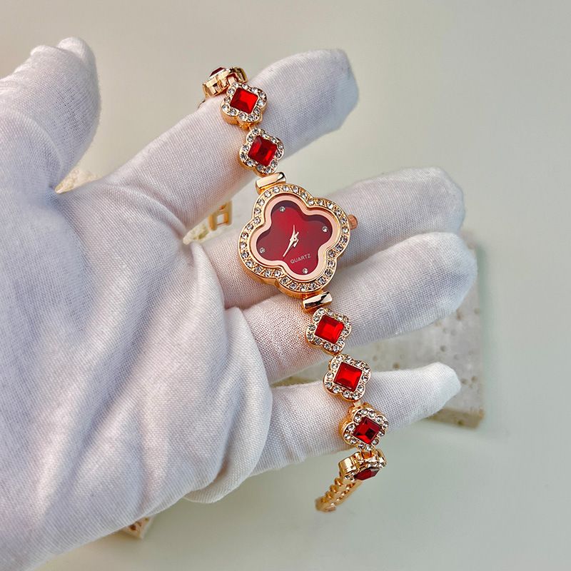 2 Pieces Set Watch+Bracelet New Four Leaf Clover Fashionable Ruby Inlaid Diamond Watch Ladies‘ Watch