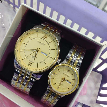 Kalbor Couple Watches Set – Matching His & Hers Round Quartz Wristwatches with Stainless Steel Bands, Splash-Resistant 30 m, Elegant Gift Pack, Classic Black & White Dial Combo