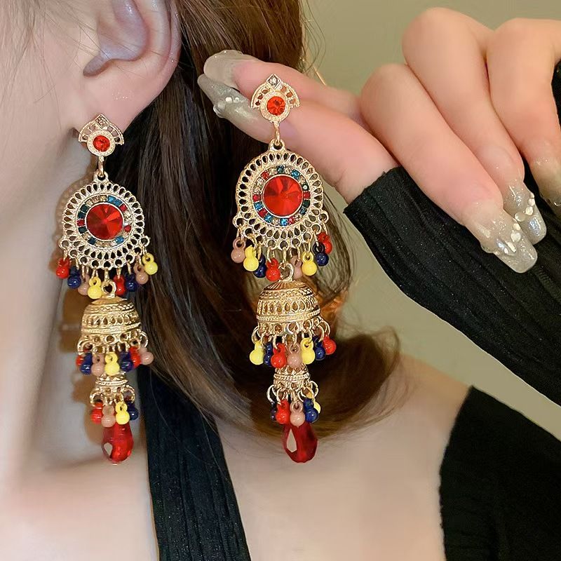 Vintage high-end silver needle women's diamond inlaid flower earrings with exaggerated European and American temperament earrings, light luxury niche accessories
