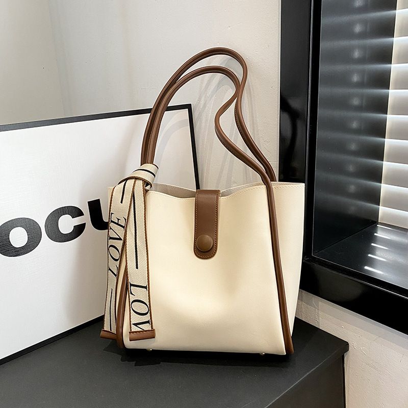 Fashion Large Capacity Leisure Women Handbags Niche Design Single Shoulder Bags New Texture Ribbon Decorated Handbags for Ladies