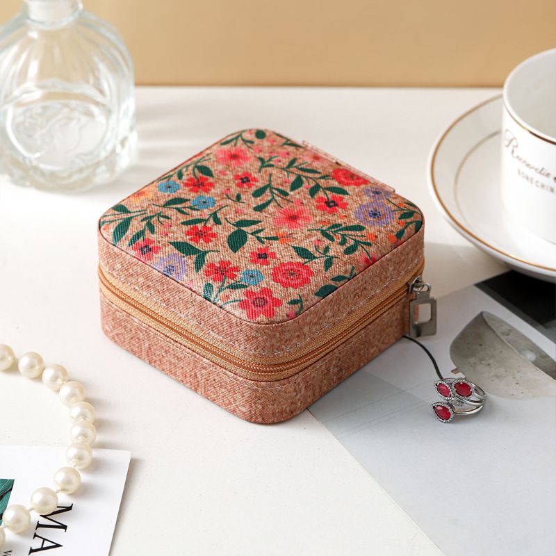 Retro portable travel cross-border jewelry storage box, pearl treasure box, compact ring packaging jewelry box, needle and thread box