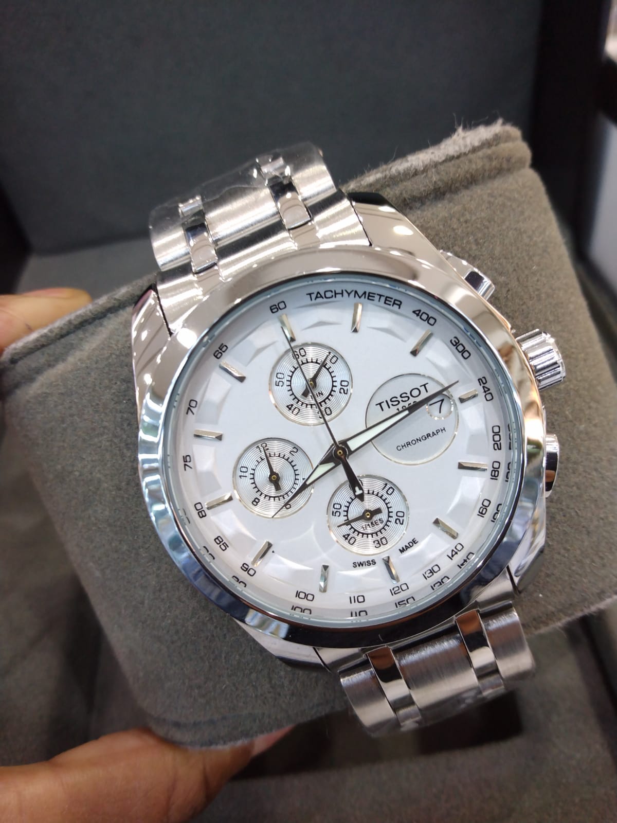 Kalbor Couple Watches Set – Matching His & Hers Round Quartz Wristwatches with Stainless Steel Bands, Splash-Resistant 30 m, Elegant Gift Pack, Classic Black & White Dial Combo