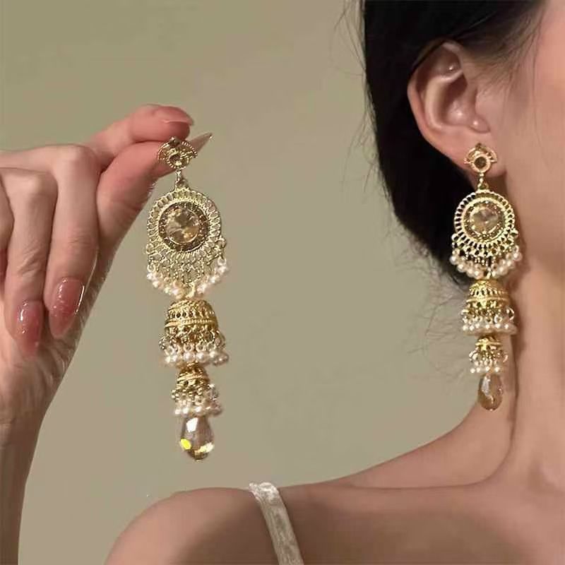 Vintage high-end silver needle women's diamond inlaid flower earrings with exaggerated European and American temperament earrings, light luxury niche accessories
