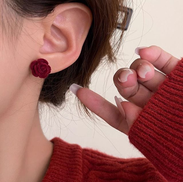 Vintage velvet rose earrings, artistic French wine red, high-end, fairy like, beautiful and niche ear accessories