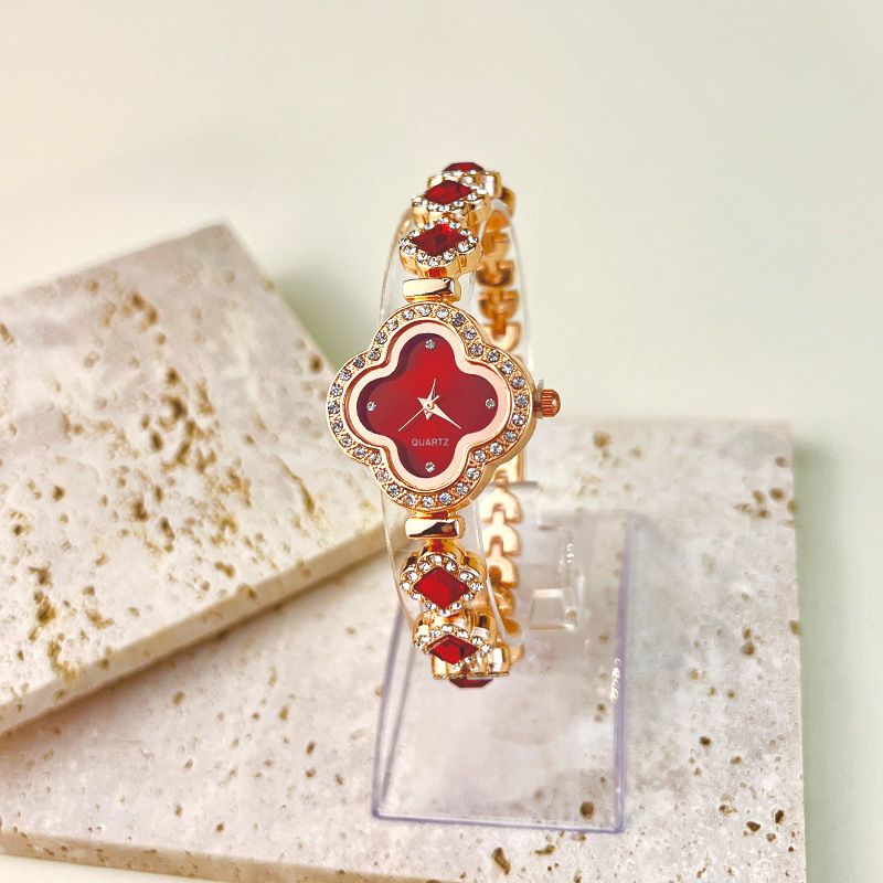 2 Pieces Set Watch+Bracelet New Four Leaf Clover Fashionable Ruby Inlaid Diamond Watch Ladies‘ Watch