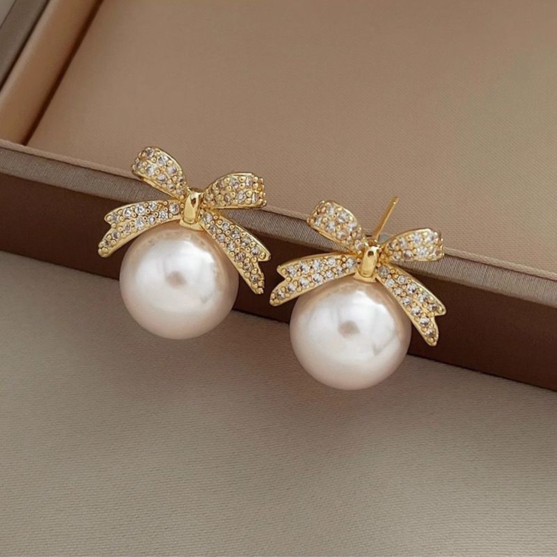 New Bow Pearl Female Earrings Light Luxury Senior Earrings Retro Rashion Diamond Earrings Personalised Design Silver Pin Earrings