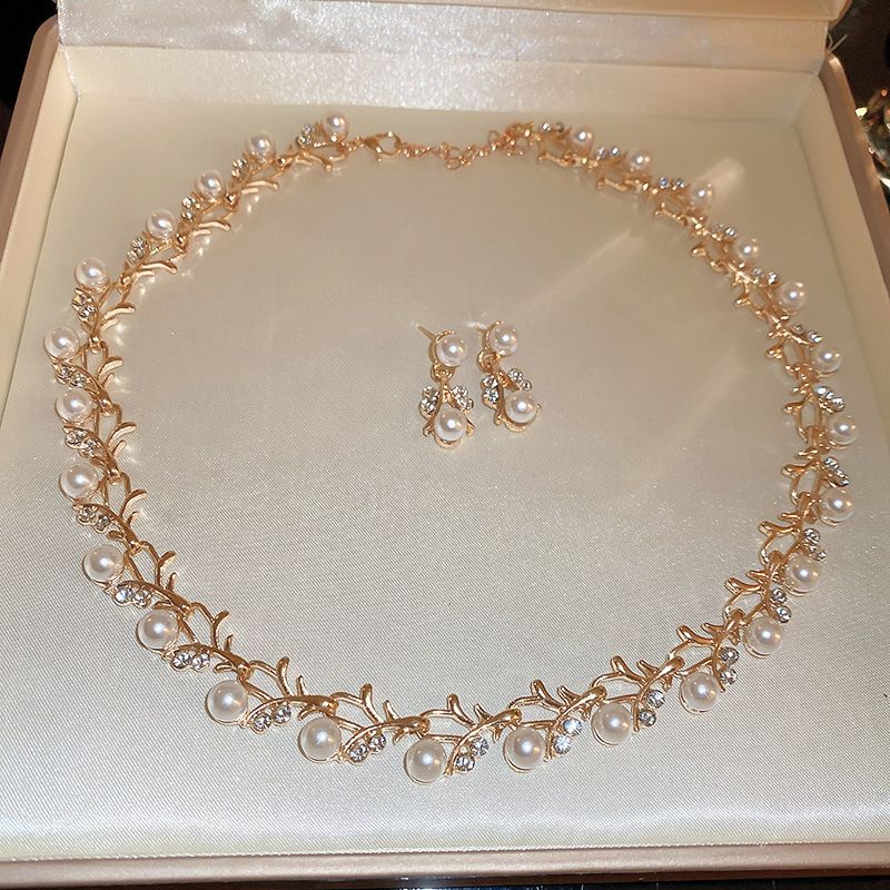 Vintage pearl necklace, French style light luxury high-end sweater chain, versatile and niche temperament accessory Necklace Earring Set