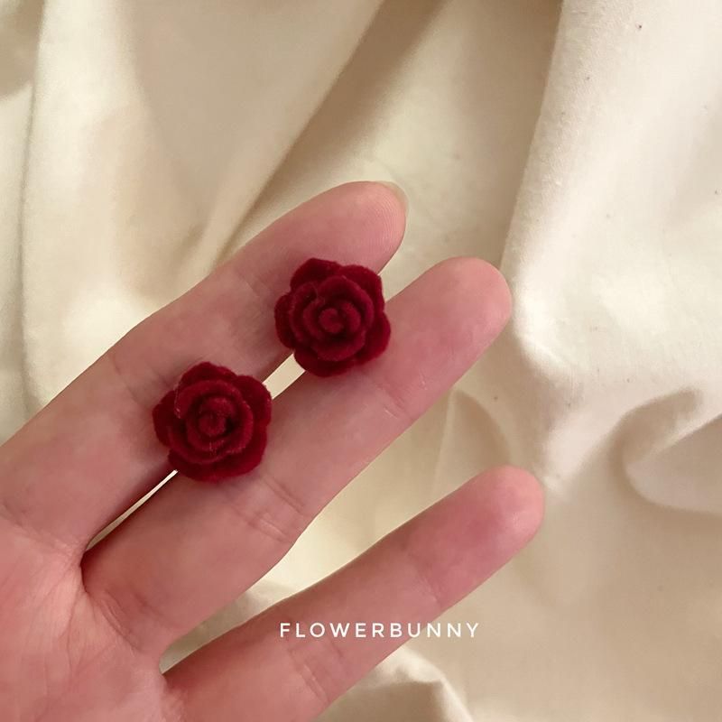 Vintage velvet rose earrings, artistic French wine red, high-end, fairy like, beautiful and niche ear accessories