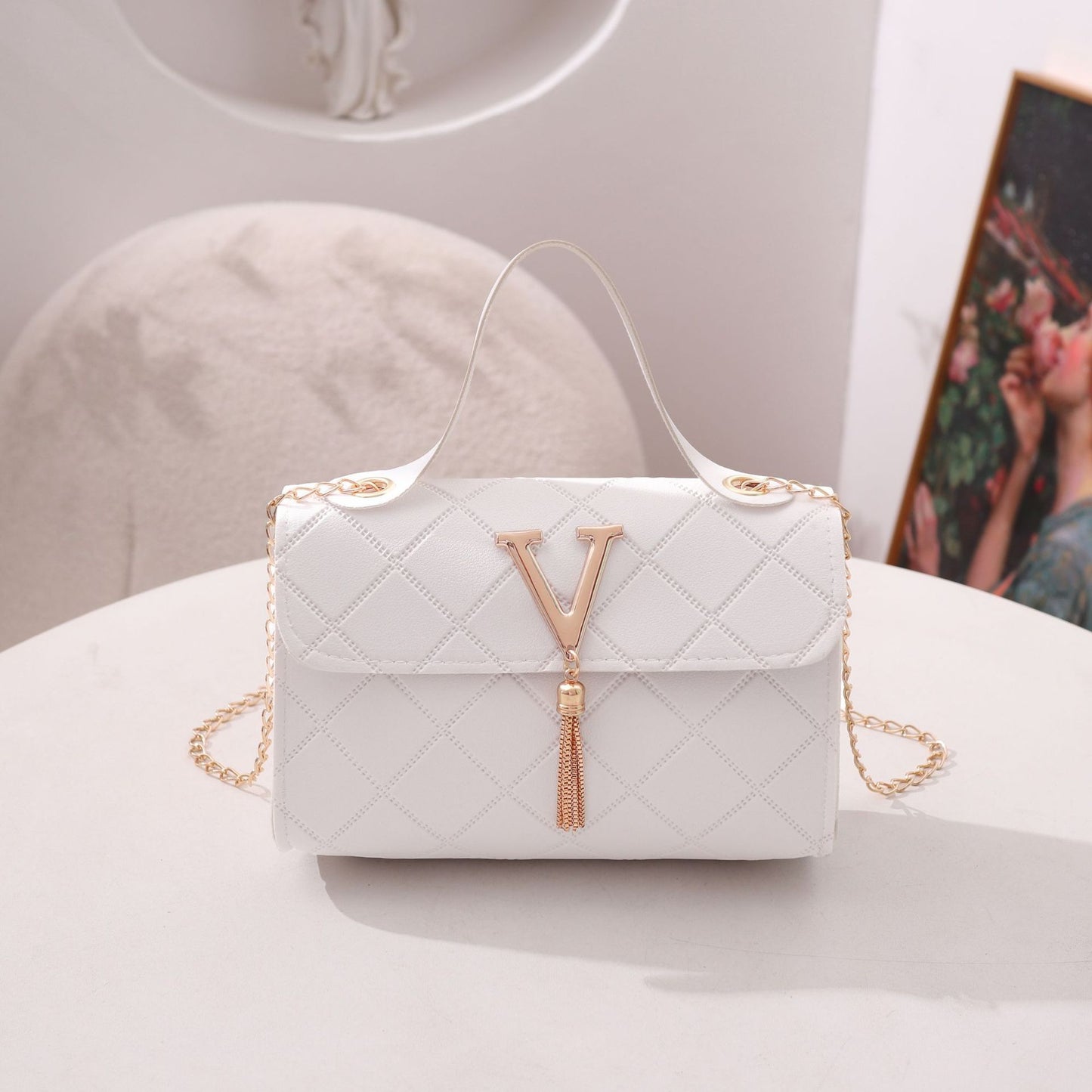 Fashion Lady Simple Shoulder V-shaped chain Bag Classic Handbag PU Leather Handbags Sling Bags Crossbody Bags FOR Ladies Gift