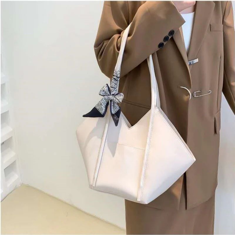 Mateamoda Artificial Leather Tote Bag