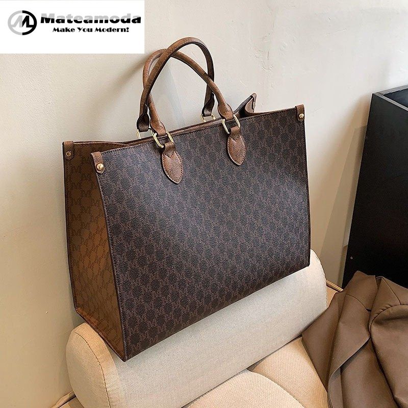 Mateamoda Soft Leather Tote Bag with Contemporary Design