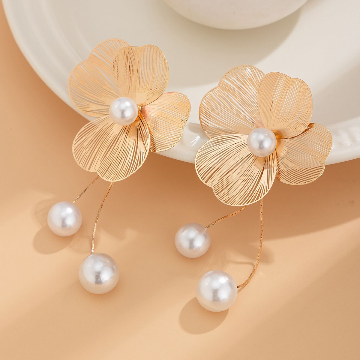 Silver Needle Fashion Earrings Long Fringe Pearl Hollow Big Flower Long Dangle Exaggerated Bohemian Earrings Women