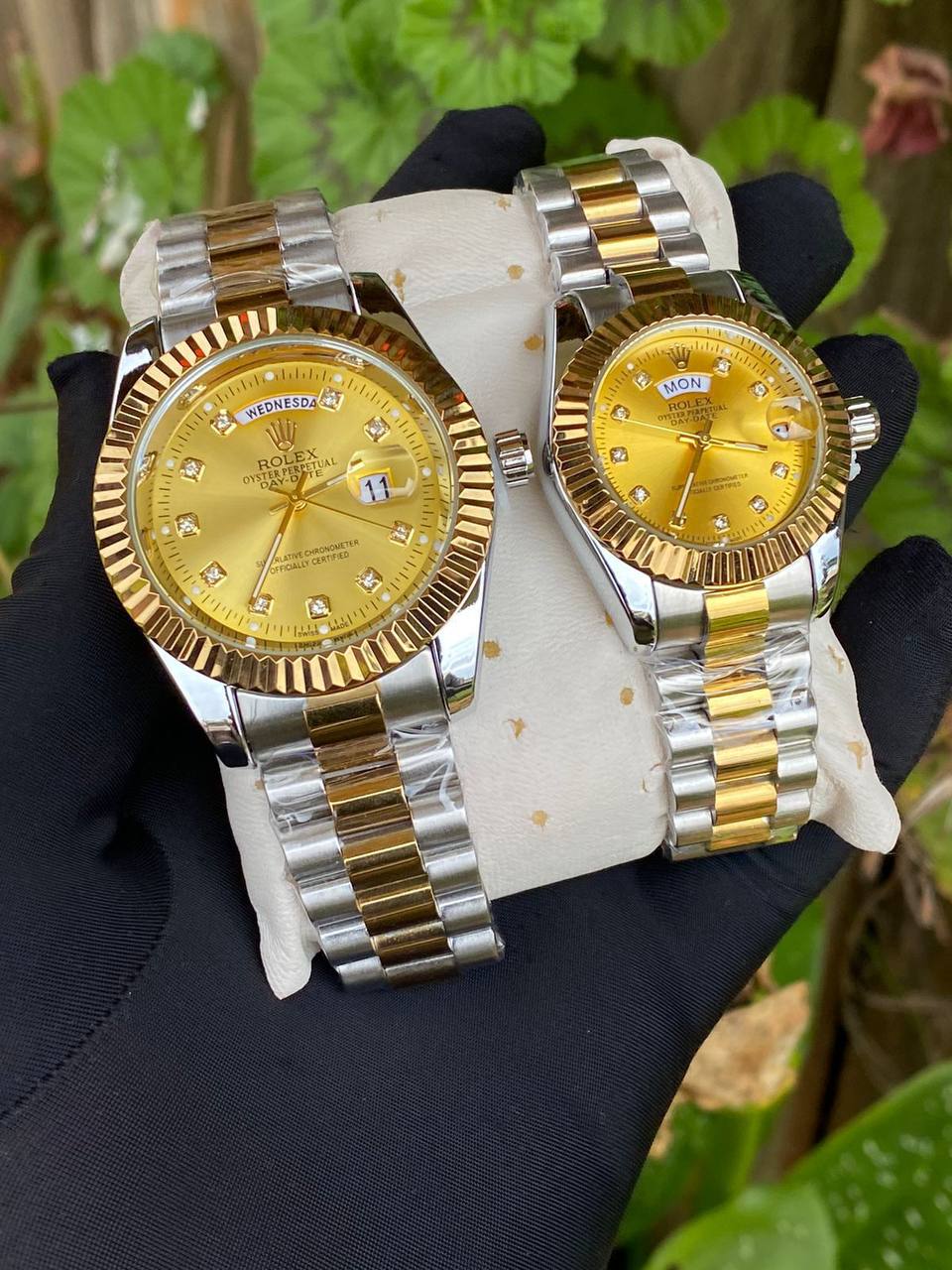 ROLEX COUPLE WATCHES SINGLE PIECE DAY AND DATE DISPLAY WATER RESISTANT BATTERY POWERED ENGRAVING SERVICES ENQUIRIES
