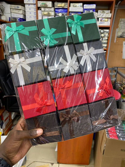 GIFT BOXES A DOZEN