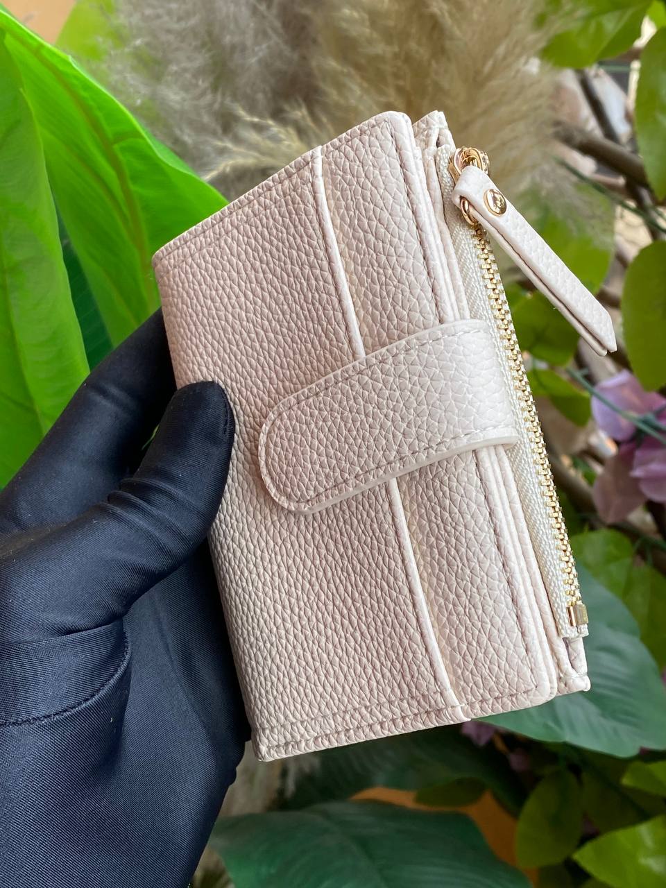 LADIES PURSES/WALLET GOOD QUALITY WITH ZIP ENQUIRIES