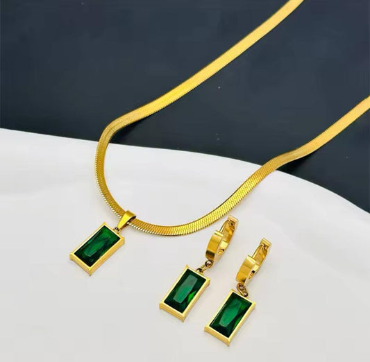 MATCHING JEWELLERY SET NECKLACE EARRINGS ⃣HYPOALLERGENIC ⃣STAINLESS STEEL ⃣NON FADE JEWELLERY BOX ENQUIRIES