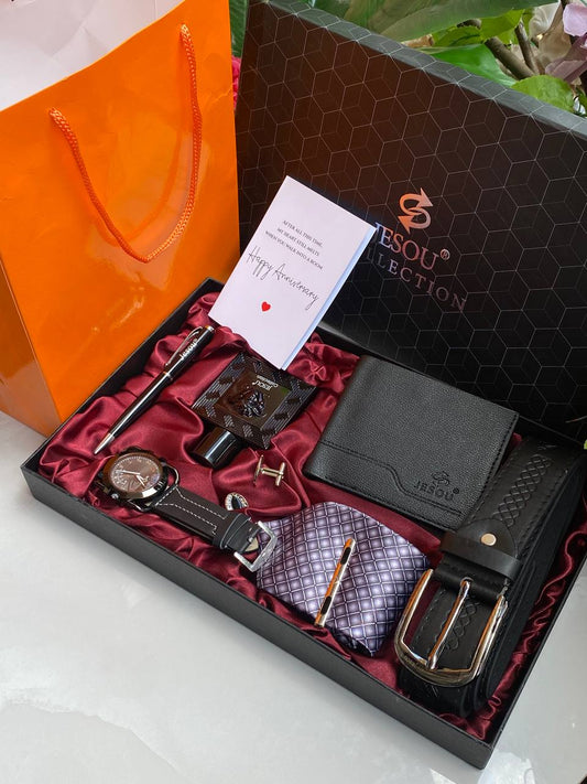 CURREN CHRONOGRAPH GENTS WATCH DATE DISPLAY CHRONOGRAPH MOVEMENT BATTERY POWERED WATER RESISTANT STAINLESS STEEL 2 COLOR OPTIONS CURREN BRANDED BOX ENGRAVING SERVICES ENQUIRIES