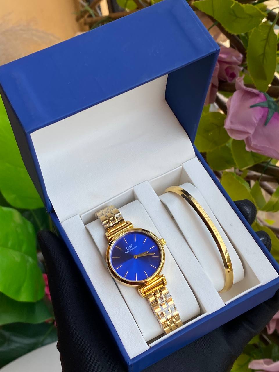 DANIEL WELLINGTON LADIES WATCH X BRACELET ⃣STAINLESS STEEL WATCH AND BRACELET ⃣FADE FREE ⃣WATER RESISTANT WATCH TWIN BOX WE OFFER ENGRAVING SERVICES ENQUIRIES