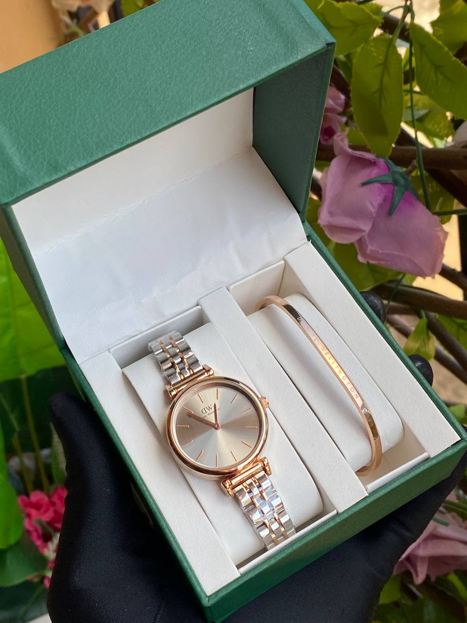 DANIEL WELLINGTON LADIES WATCH X BRACELET ⃣STAINLESS STEEL WATCH AND BRACELET ⃣FADE FREE ⃣WATER RESISTANT WATCH TWIN BOX WE OFFER ENGRAVING SERVICES ENQUIRIES