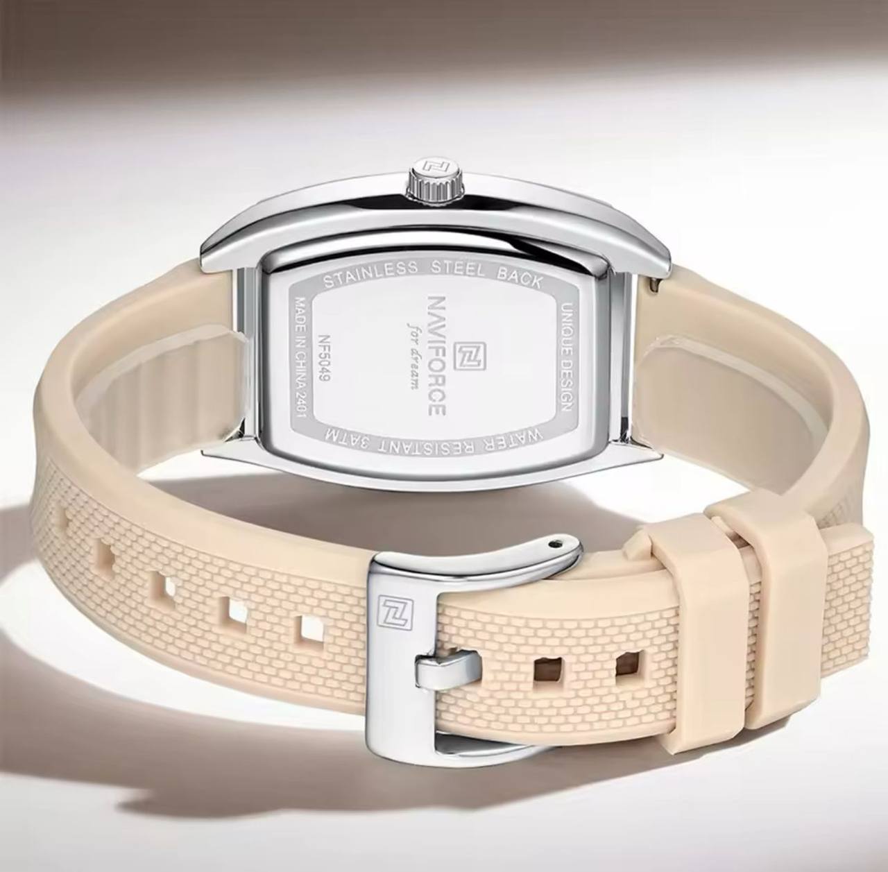 NAVIFORCE NF8051 5 COLOURS CHRONOGRAPH DATE DISPLAY WATERPROOF SILICON STRAP LUMINOUS HANDS ENGRAVING FROM & ENQUIRIES