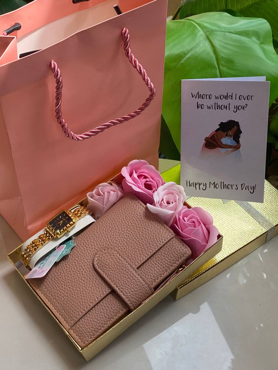MOTHERS DAY GIFT PACK 🧧WATCH 🧧WALLET 🧧GIFT CARD 🧧BOX & ROSE PETALS GIFT BAG WE OFFER ENGRAVING SERVICES (A MESSAGE MUM ON ITEMS) ENQUIRIES