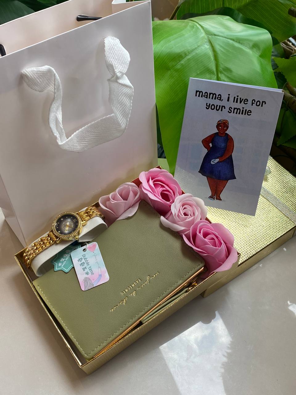 MOTHERS DAY GIFT PACK 🧧WATCH 🧧WALLET 🧧GIFT CARD 🧧BOX & ROSE PETALS GIFT BAG WE OFFER ENGRAVING SERVICES (A MESSAGE MUM ON ITEMS) ENQUIRIES