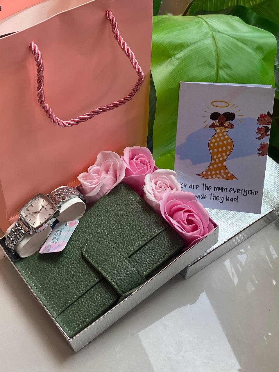 MOTHERS DAY GIFT PACK 🧧WATCH 🧧WALLET 🧧GIFT CARD 🧧BOX & ROSE PETALS GIFT BAG WE OFFER ENGRAVING SERVICES (A MESSAGE MUM ON ITEMS) ENQUIRIES