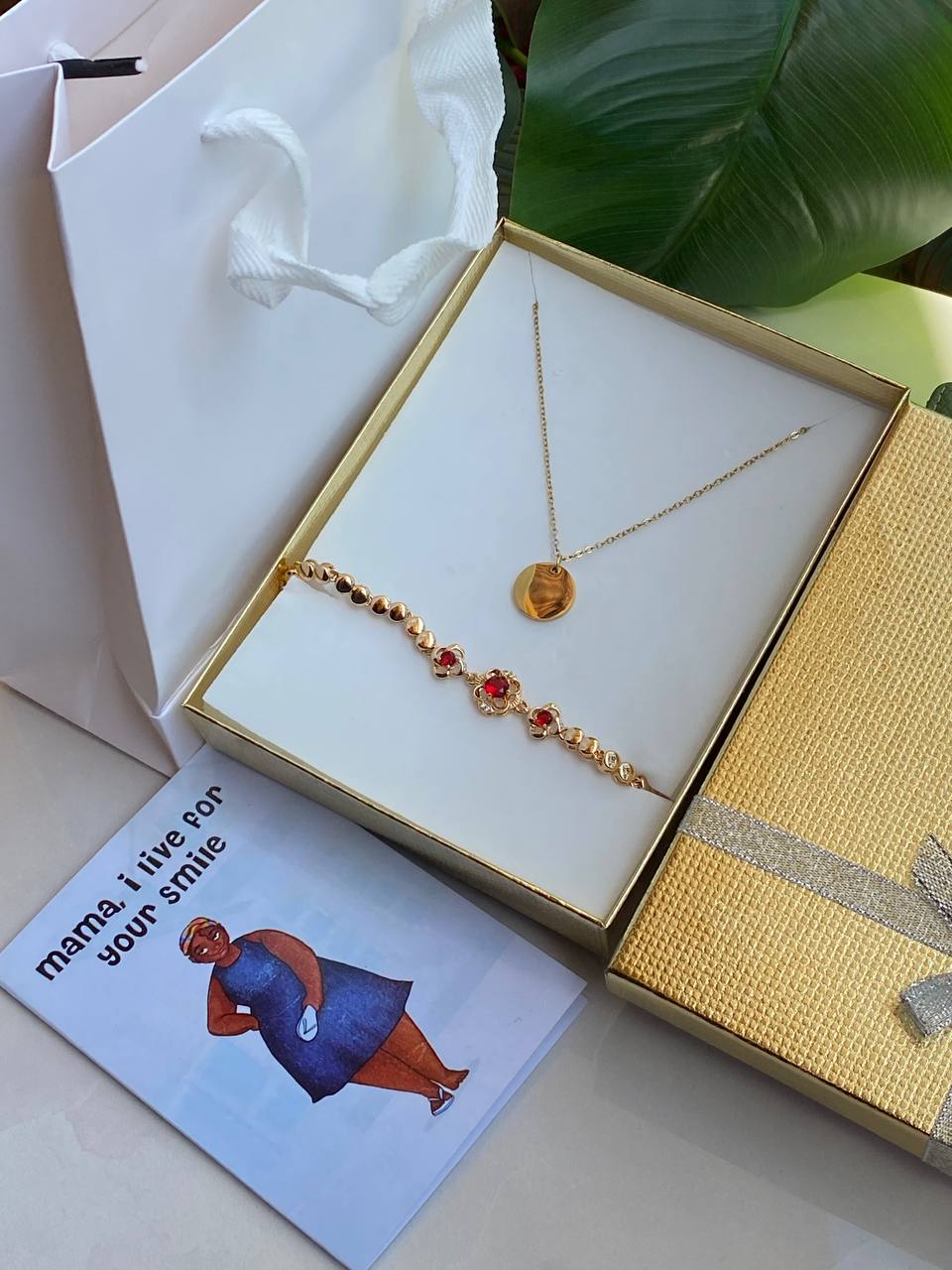 MOTHERS DAY GIFT PACK 🧧ENGRAVABLE NECKLACE 🧧BRACELET 🧧GIFT CARD 🧧BOX GIFT BAG WE OFFER ENGRAVING SERVICES (A MESSAGE MUM ON ITEMS) ENQUIRIES