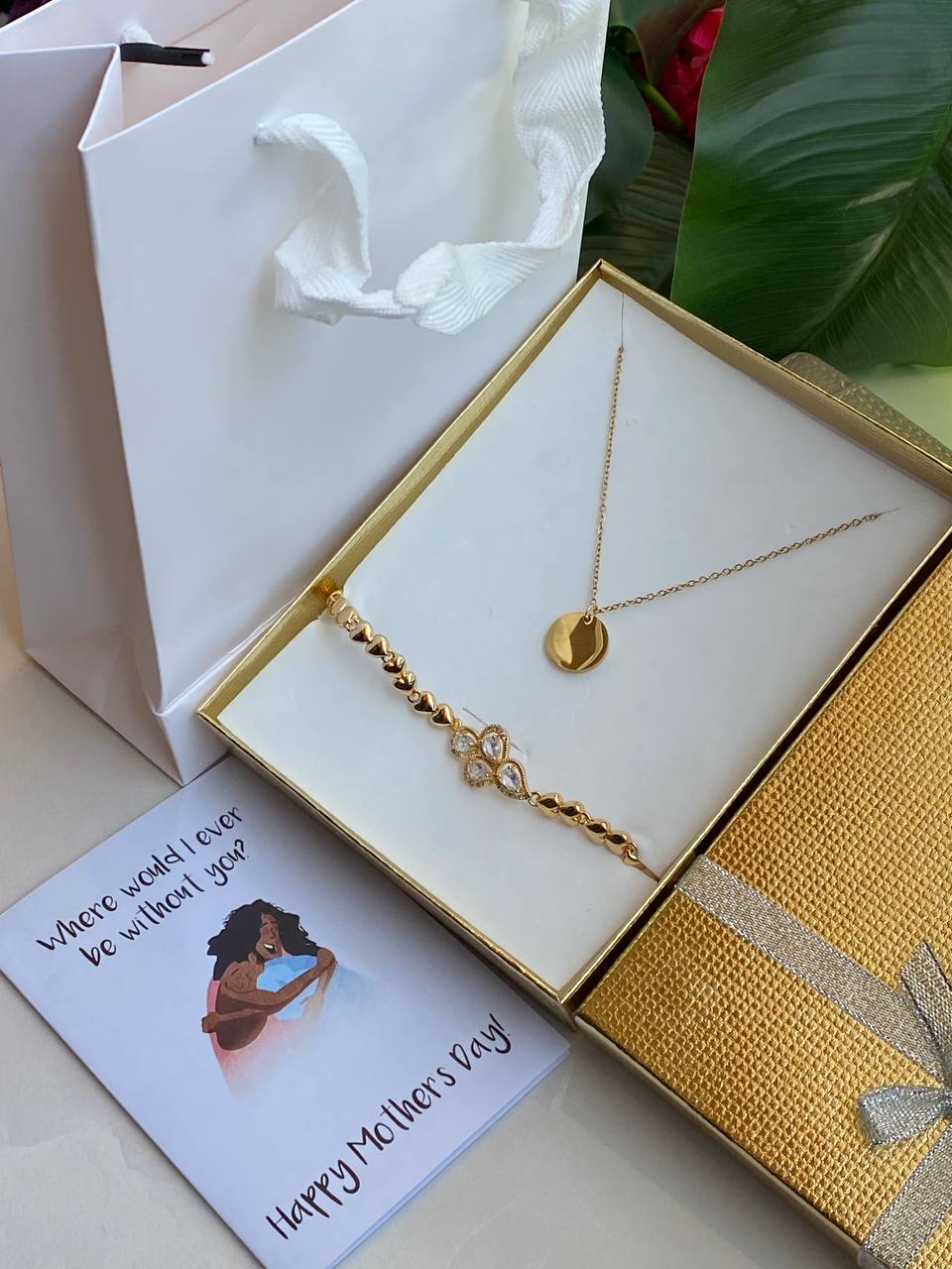 MOTHERS DAY GIFT PACK 🧧ENGRAVABLE NECKLACE 🧧BRACELET 🧧GIFT CARD 🧧BOX GIFT BAG WE OFFER ENGRAVING SERVICES (A MESSAGE MUM ON ITEMS) ENQUIRIES
