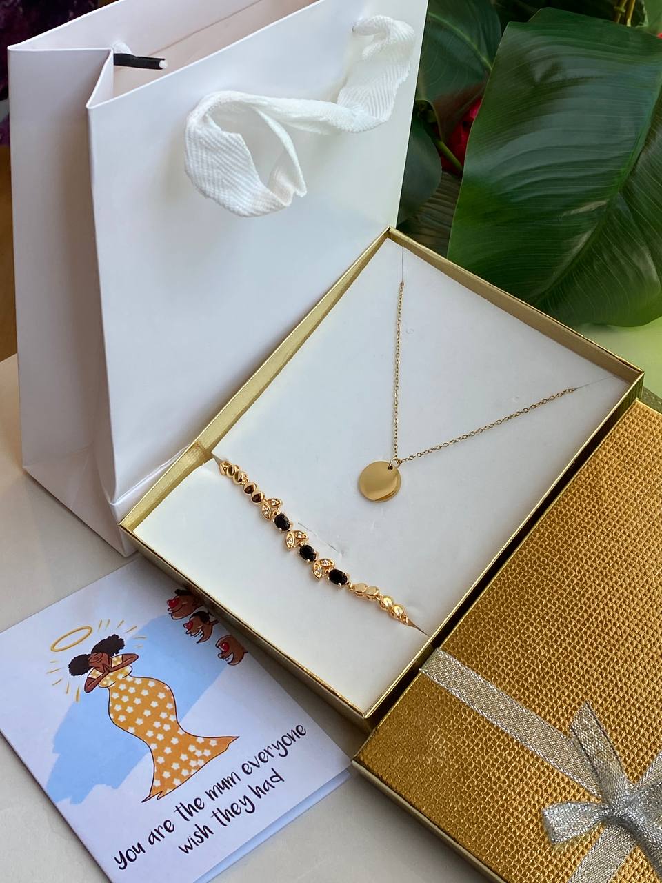 MOTHERS DAY GIFT PACK 🧧ENGRAVABLE NECKLACE 🧧BRACELET 🧧GIFT CARD 🧧BOX GIFT BAG WE OFFER ENGRAVING SERVICES (A MESSAGE MUM ON ITEMS) ENQUIRIES