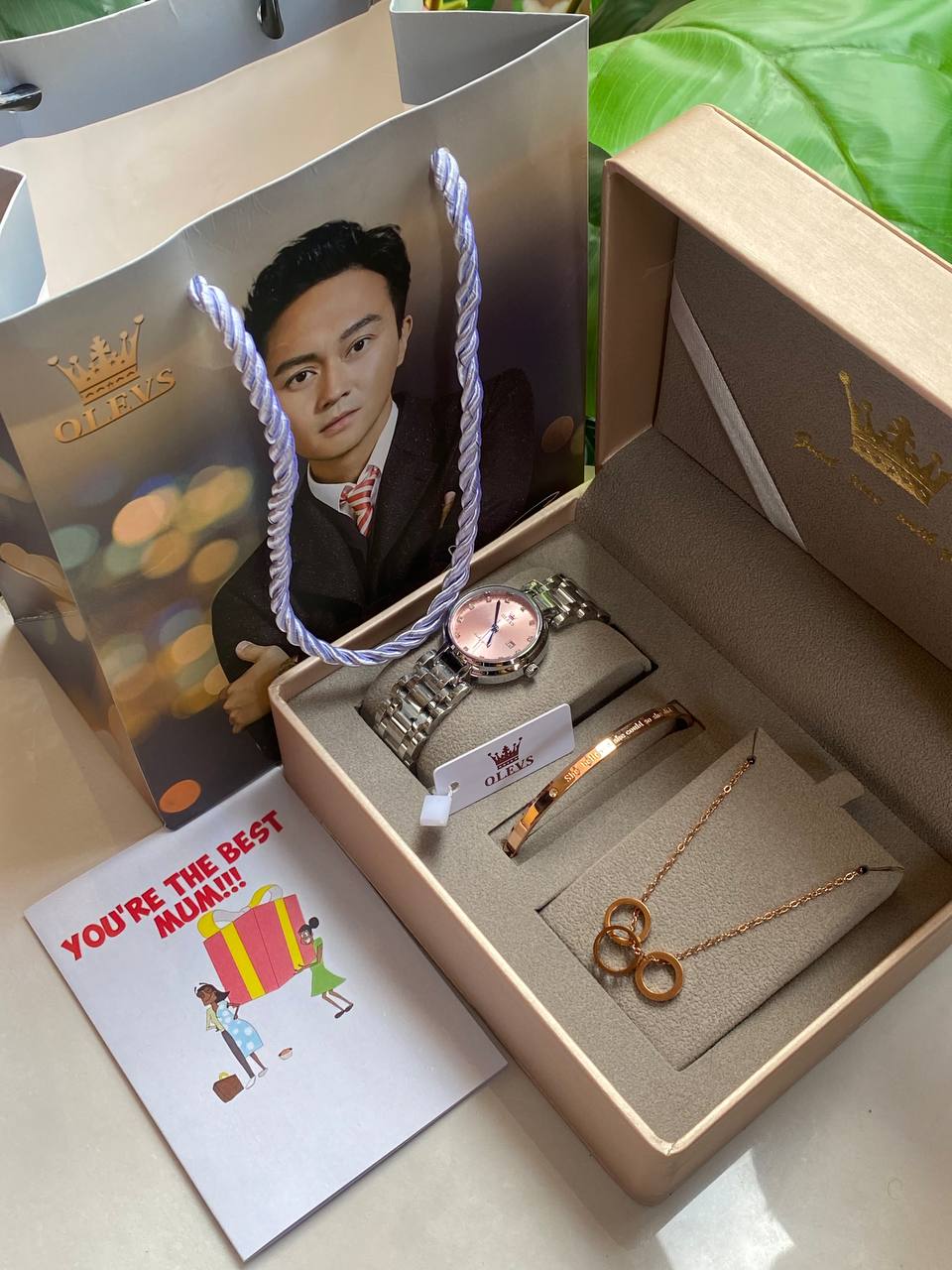 MOTHERS DAY GIFT PACK‍🦳 SMART WATCH X BAG X CARD 7 INTERCHANGEABLE STRAPS CARD,BOX AND BAG ENGRAVING SERVICES FROM AND ENQUIRIES