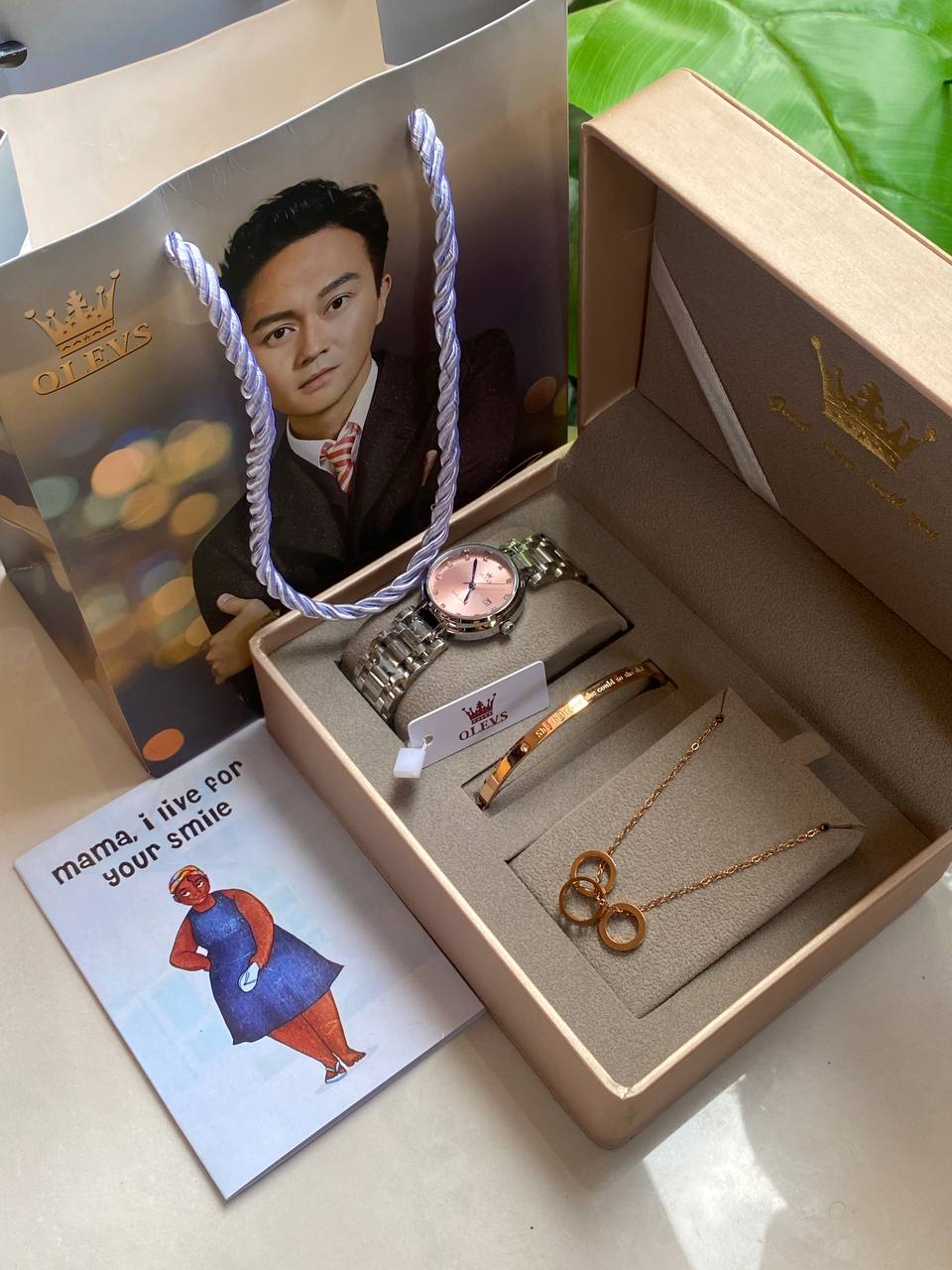 MOTHERS DAY GIFT PACK‍🦳 SMART WATCH X BAG X CARD 7 INTERCHANGEABLE STRAPS CARD,BOX AND BAG ENGRAVING SERVICES FROM AND ENQUIRIES