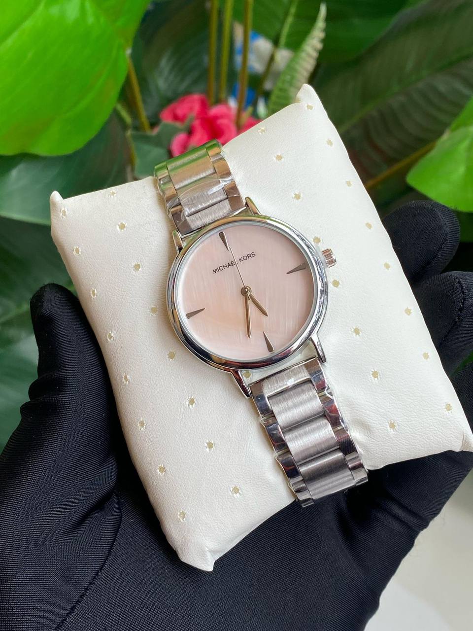 MICHAEL KORS LADIES WATCH STAINLESS STEEL BATTERY POWERED WATER RESISTANT ENGRAVING SERVICES ENQUIRIES