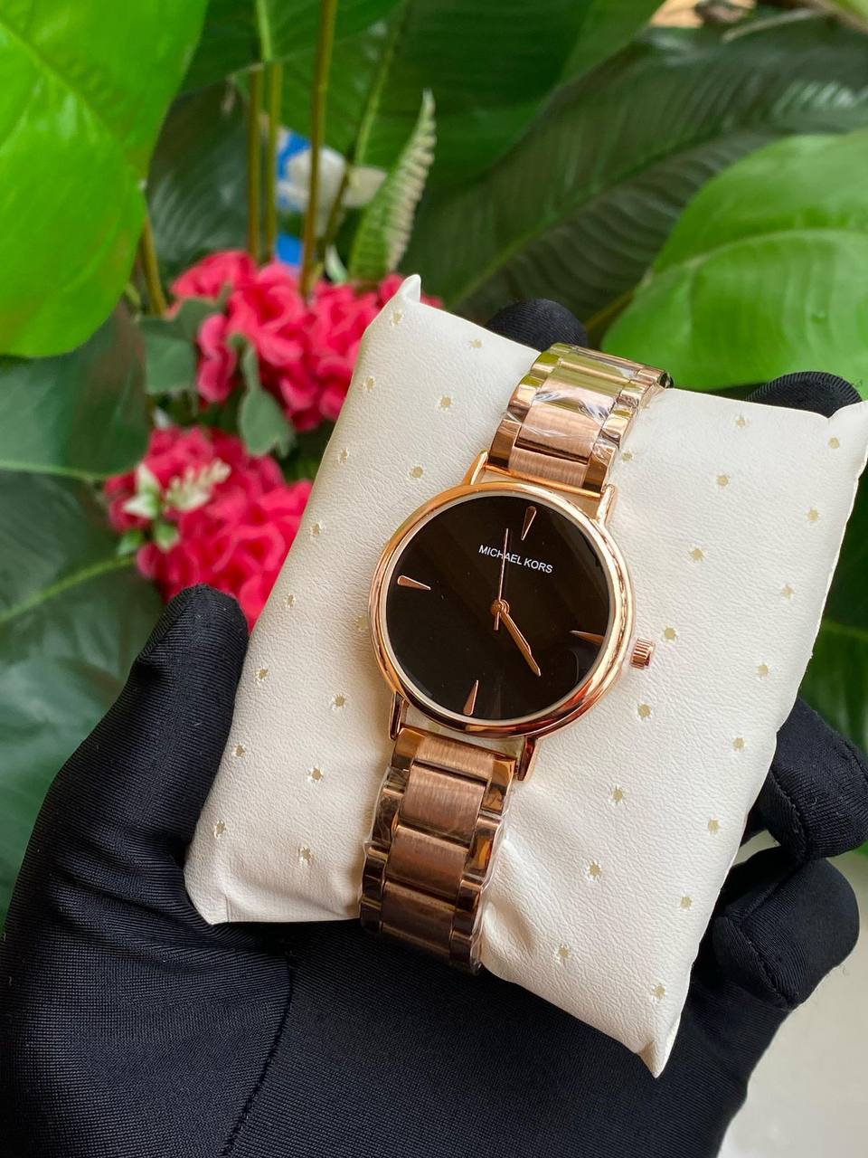 MICHAEL KORS LADIES WATCH STAINLESS STEEL BATTERY POWERED WATER RESISTANT ENGRAVING SERVICES ENQUIRIES