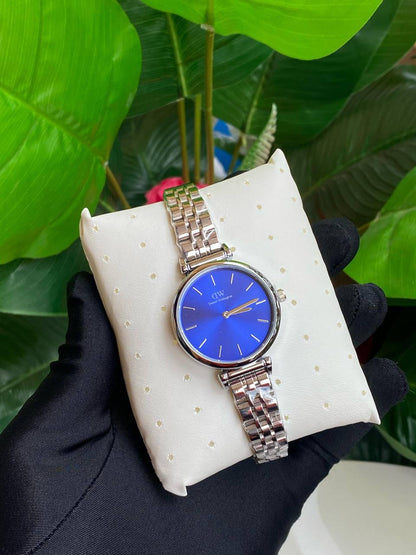 DANIEL WELLINGTON (DW) LADIES WATCH STAINLESS STEEL BATTERY POWERED WATER RESISTANT ENGRAVING SERVICES ENQUIRIES