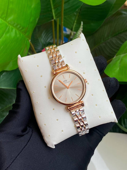 DANIEL WELLINGTON (DW) LADIES WATCH STAINLESS STEEL BATTERY POWERED WATER RESISTANT ENGRAVING SERVICES ENQUIRIES