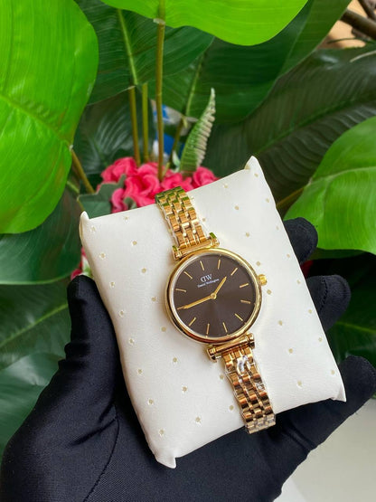 DANIEL WELLINGTON (DW) LADIES WATCH STAINLESS STEEL BATTERY POWERED WATER RESISTANT ENGRAVING SERVICES ENQUIRIES