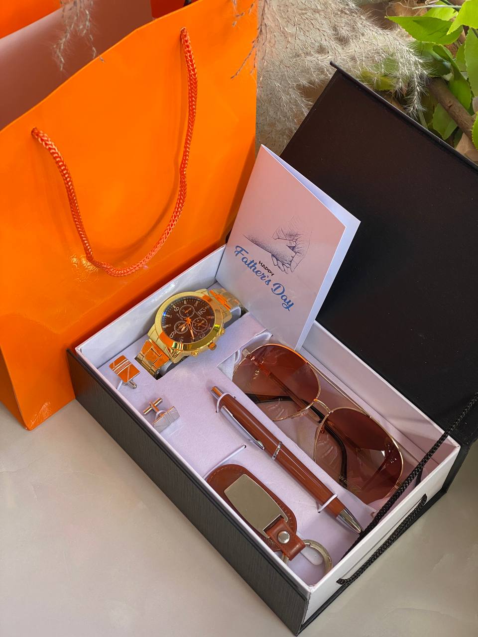 FATHERS DAY GIFT PACK WATCH KEYHOLDER CUFFLINKS PEN SUNGLASSES GIFT CARD GIFT BAG ENGRAVING SERVICES AND ENQUIRIES