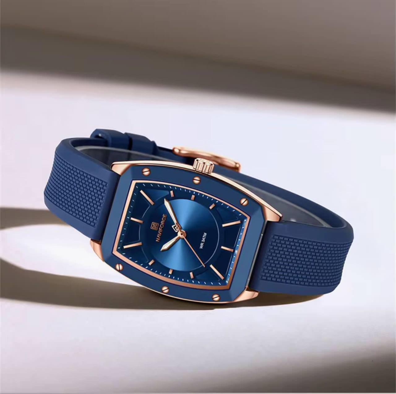 NAVIFORCE NF5049 LADIES 2 COLOURS WATERPROOF SILICON STRAP LUMINOUS HANDS ENGRAVING FROM & ENQUIRIES