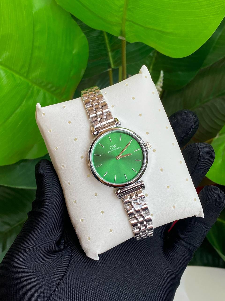 DANIEL WELLINGTON (DW) LADIES WATCH STAINLESS STEEL BATTERY POWERED WATER RESISTANT ENGRAVING SERVICES ENQUIRIES