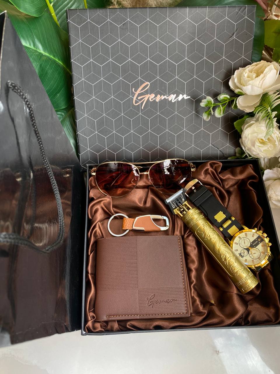 ARRIVALS MEN QUALITY GIFT PACK WITH SHAVER QUALITY SHAVER WALLET SUNGLASSES WATCH KEYHOLDER GIFT BAG WE ENGRAVE GIFTS ENQUIRIES