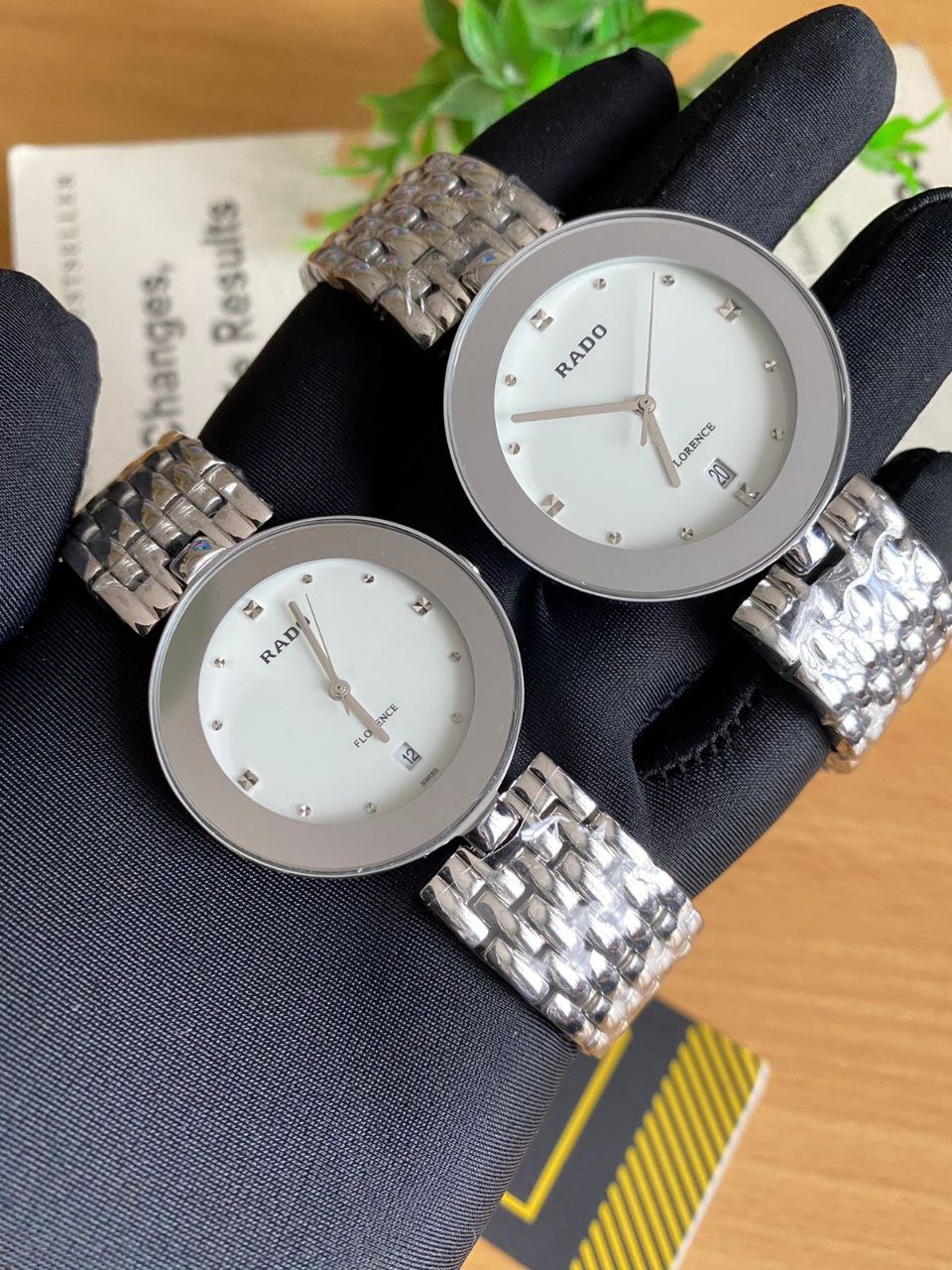 OLEVS COUPLE SETS DAY AND DATE DISPLAY WATER RESIST QUARTZ MOVEMENT BATTERY POWERED A PAIR SINGLE PIECE