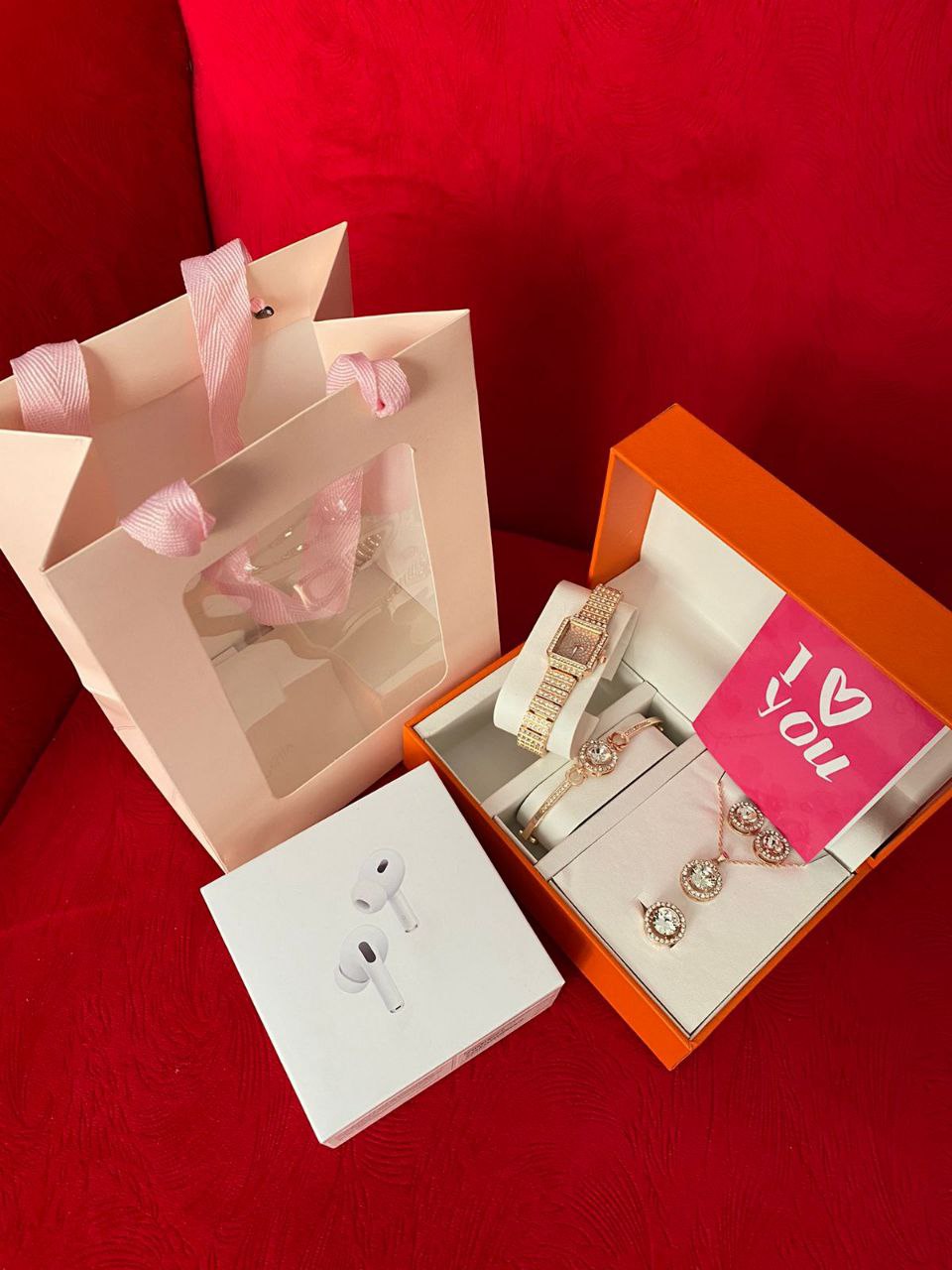 SET OF WATCH NECKLACE EARRINGS RING BRACELET AIRPODS + CARD AND BAG