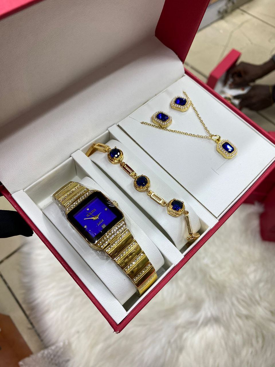 4 1 SETS WATCH BRACELET EARRINGS NECKLACE