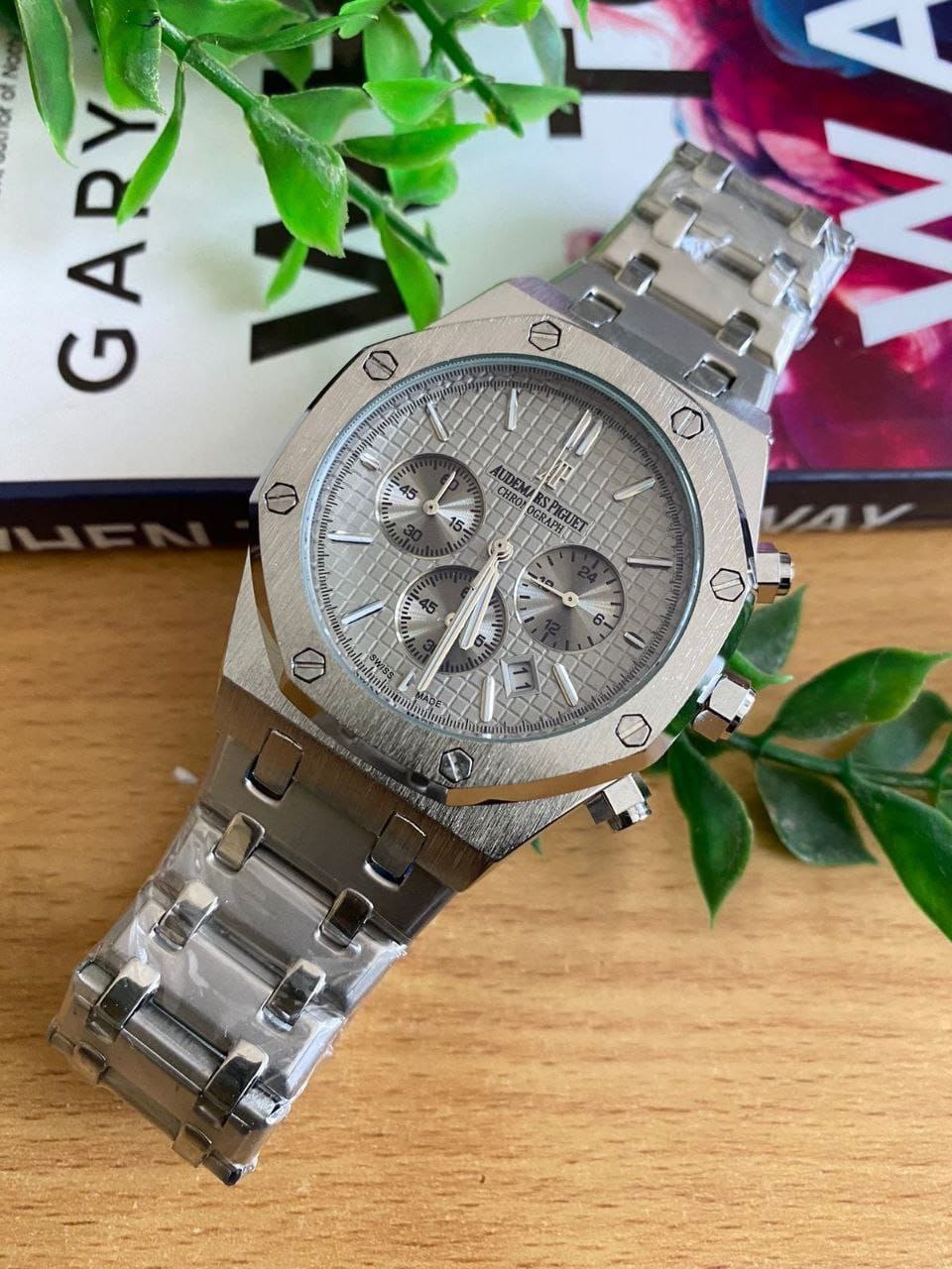 AUDEMAS PIGUET DATE DISPLAY DOUBLE LOCK CHRONOGRAPH WATER RESISTANT BATTERY POWERED