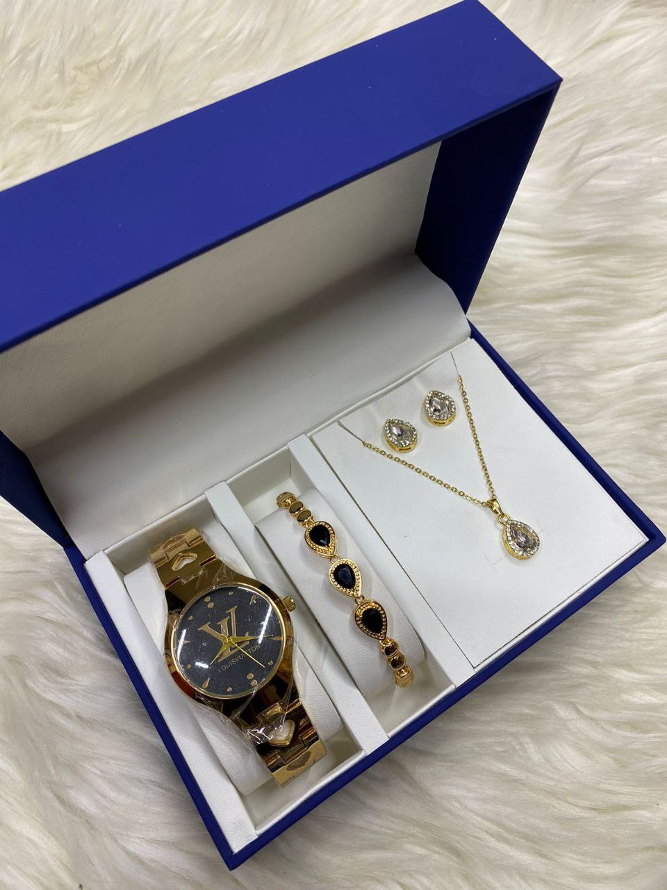 4 1 GIFT SET WATCH NECKLACE BRACELET EARRINGS