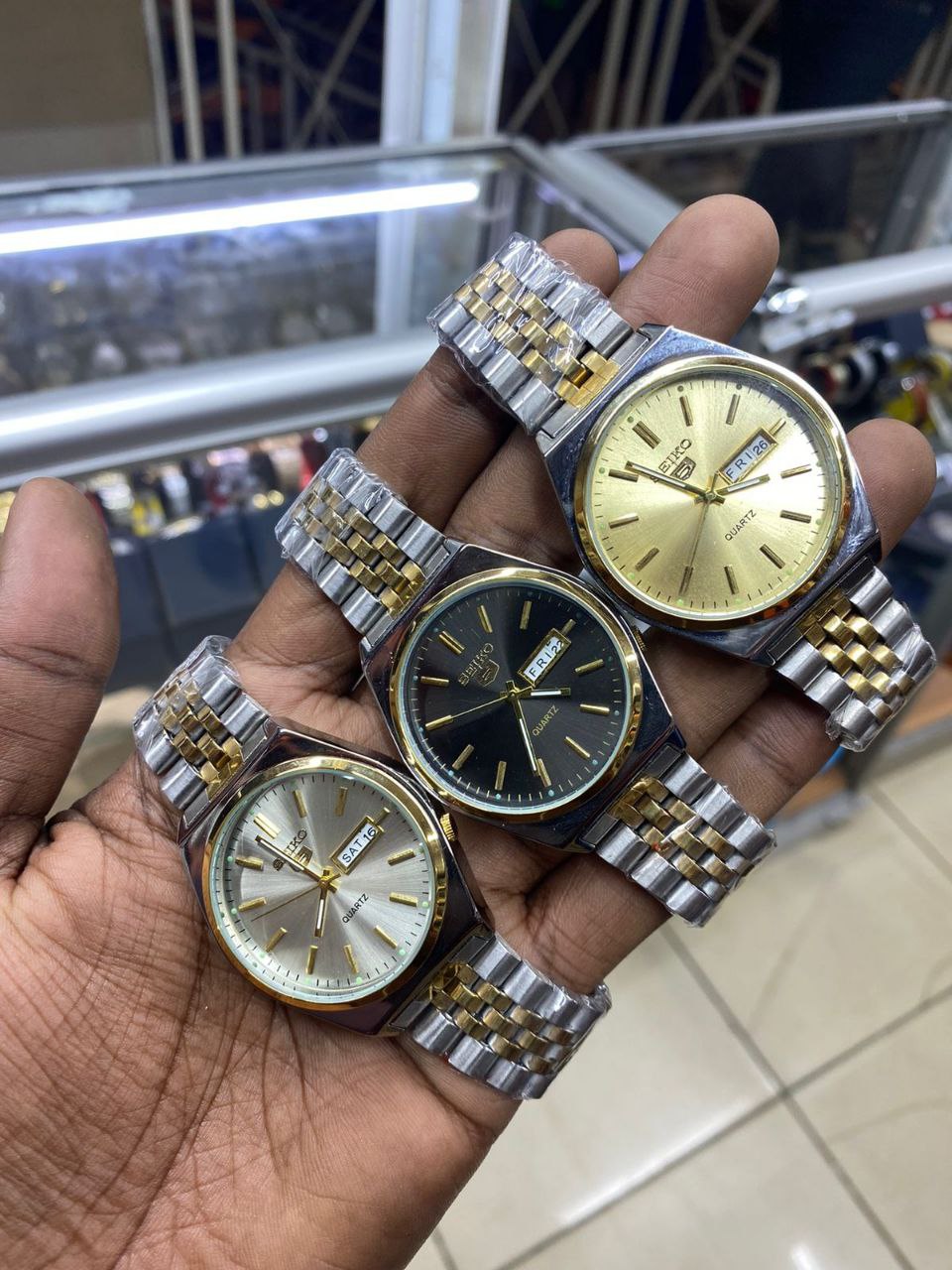 SEIKO 5 WITH DAY AND DATE DISPLAY