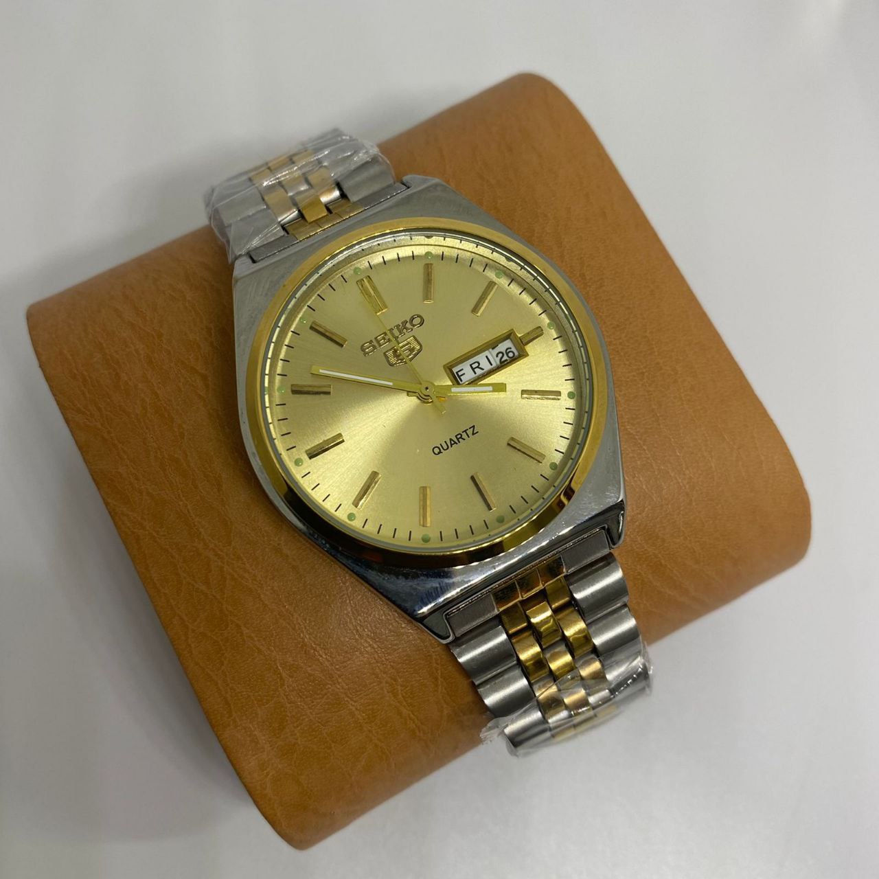 SEIKO 5 WITH DAY AND DATE DISPLAY